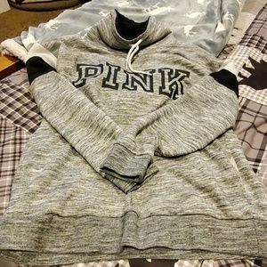 Crawl neck sweatshirt with pockets